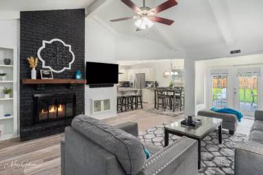 Main picture of 106 Fountainbleu Dr