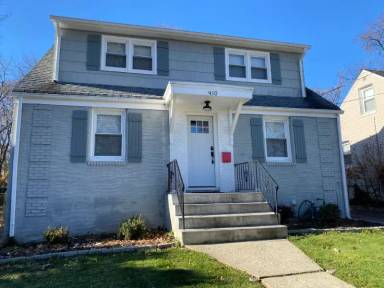 Main picture of 910 Oak St