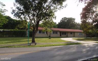 Main picture of 6400 SW 112th St