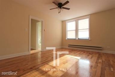 Main picture of 818 W Diversey Pkwy