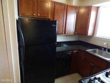 Main picture of 2636 W Foster Ave