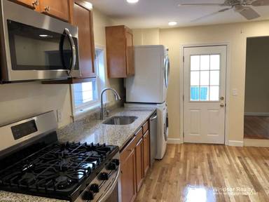 Main picture of 210 Cedar St