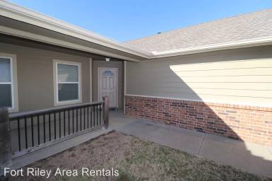 Main picture of 1706 Hickory Ln