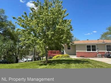 Main picture of 7702 7704 33 St