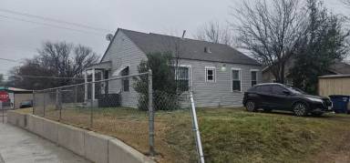 Main picture of 2402 E 11th St