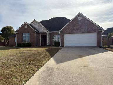 Main picture of 817 Cypress Dr