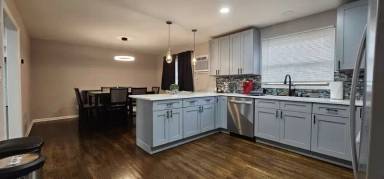 Main picture of 1301 Broadway Blvd