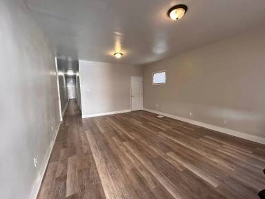 Main picture of 126 W Market St