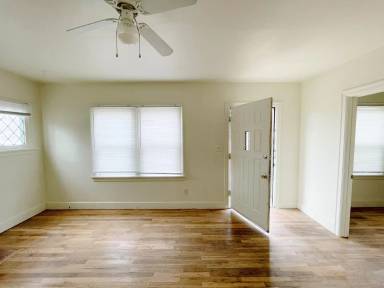 Main picture of 527 W Taylor Ave