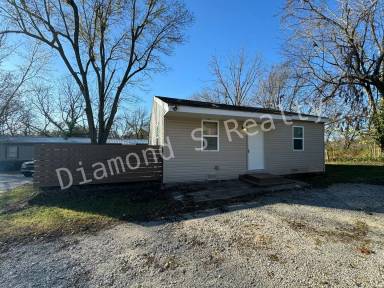 Main picture of 1618 E Farm Road 92
