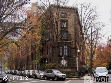 Main picture of 120 E 10th St