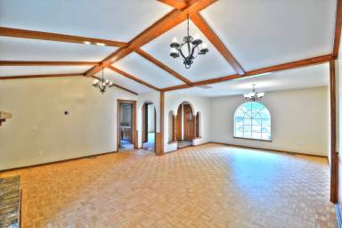 Main picture of 3812 N Riverside Dr