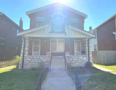 Main picture of 5046 Winona Ave