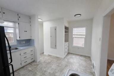 Main picture of 2215 W Idaho St