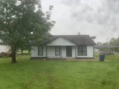 Main picture of 916 Old Highway 90 W