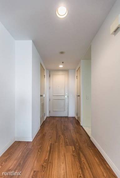 Main picture of Harbor Place Tower