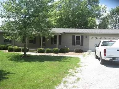 Main picture of 445 Pembroke Fairview Rd