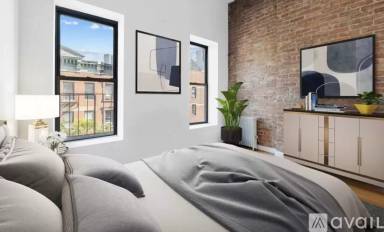 Main picture of 406 W 48th St