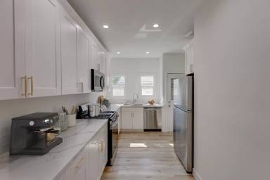 Main picture of 4036 Montclair St