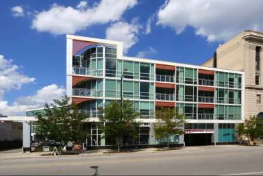 Main picture of 1624 W Division St
