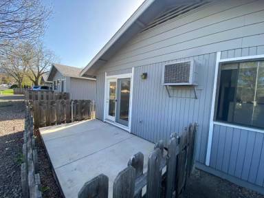 Main picture of 577 N Laurel St