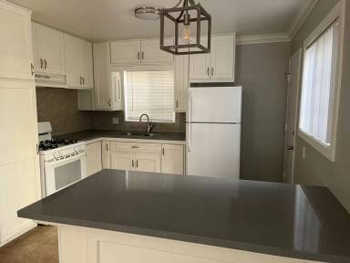 Main picture of 5064 1/2 Niagara Ave