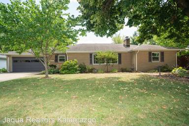 Main picture of 3901 Croyden Ave
