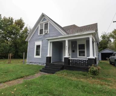 Main picture of 921 W Division St