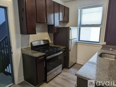 Main picture of 813 W Waveland Ave