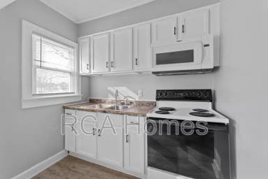 Main picture of 412 N Bradley Ave