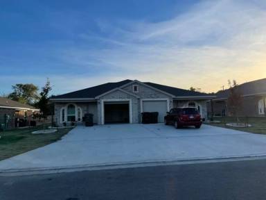 Main picture of 1319 Calle de Bronce