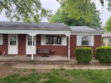 Main picture of 1014 E Adams St
