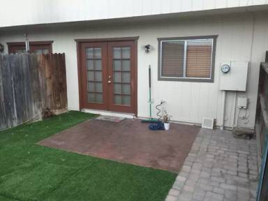 Main picture of 909 E Lodge Dr
