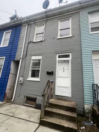 Main picture of 256 Walnut St