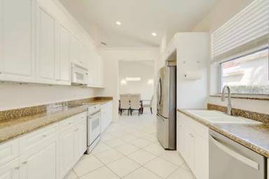Main picture of 6646 Oakmont Way