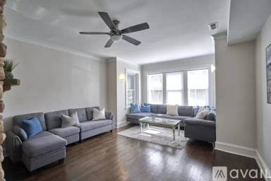 Main picture of 4928 N Mozart St