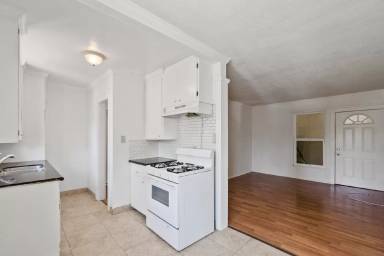 Main picture of 1206 N Van Ness Ave