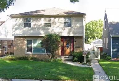 Main picture of 2952 S 38th St