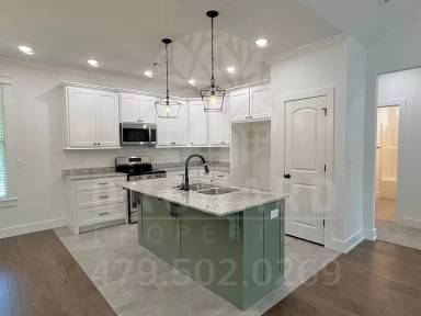 Main picture of 21 Melanie Dr