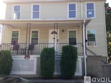 Main picture of 37 Larch St