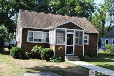 Main picture of 15 Ellis Ave