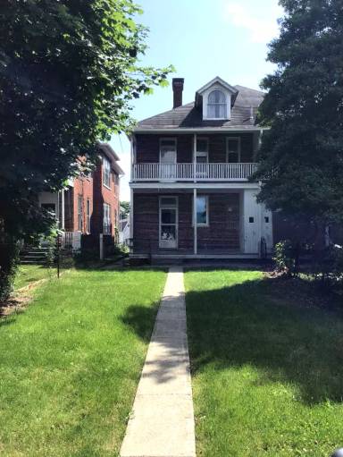 Main picture of 577 Lincoln Way E