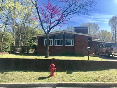 Main picture of 231 Burroughs St