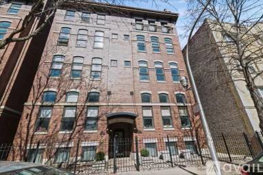 Main picture of 922 W Dakin St