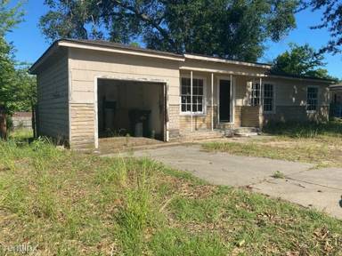 Main picture of 2216 S 12th St