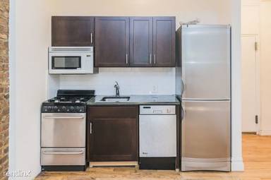 Main picture of 322 E 74th St