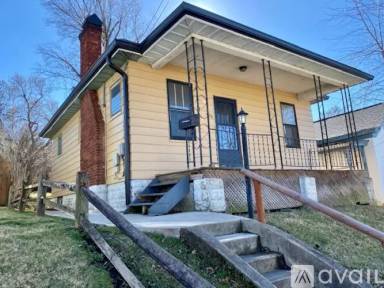 Main picture of 520 8th Ave