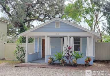 Main picture of 1816 Park Lake St