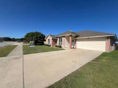 Main picture of 3701 Foxglove Ln