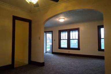 Main picture of 1006 W 6th St